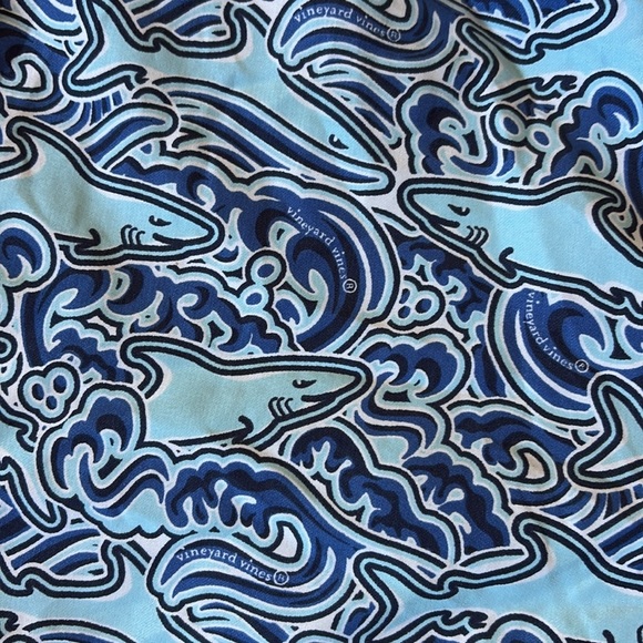 Vineyard Vines Ocean Wave Swim Trunks - men’s small - great condition - Picture 6 of 6